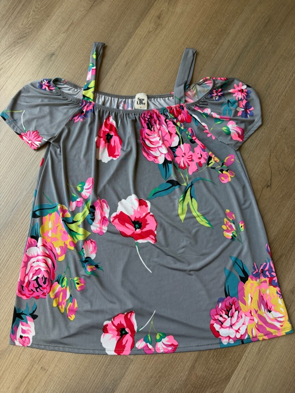 Sew In Love Gray Floral Off-Shoulder Women's Top - Pink & Yellow Flowers
